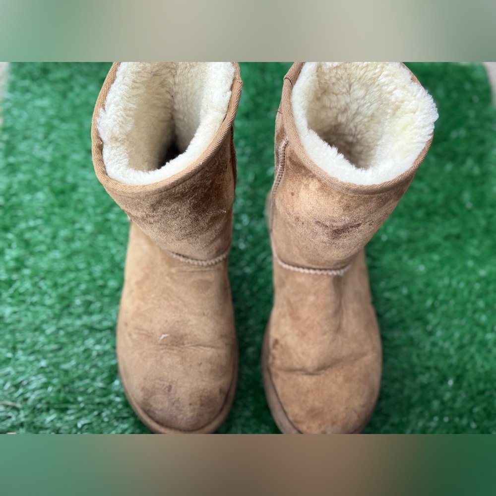 UGG Classic Short II SIZE 7